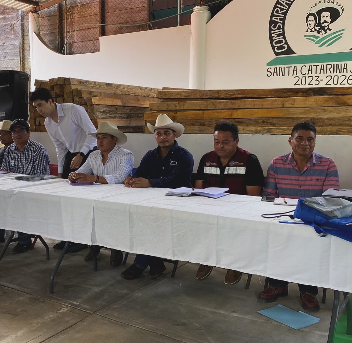 Con mucha responsabilidad el día de hoy realizamos el 4to Foro Micro Regional Agropecuario en Santa Catarina Juquila, con la finalidad de generar mayor transparencia de conocimiento a pequeños productores de toda la región de la Costa de Oaxaca. <a href="/JulioBerdegue/">Julio Berdegué</a>