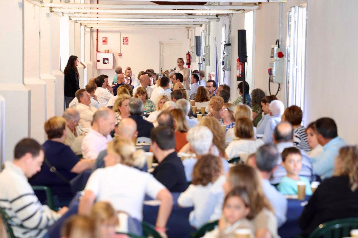 Compartint dinar d’inici de curs polític del <a href="/ppmenorca/">PP Menorca</a>, amb les mateixes ganes i il•lusió de seguir fent feina pel canvi que varen demanar els menorquins, per un Govern i un Consell que atengui les necesitats i problemes de Menorca.

Gràcies <a href="/coiasu/">Coia Sugrañes</a> <a href="/dolfoVilafranca/">Adolfo Vilafranca</a>