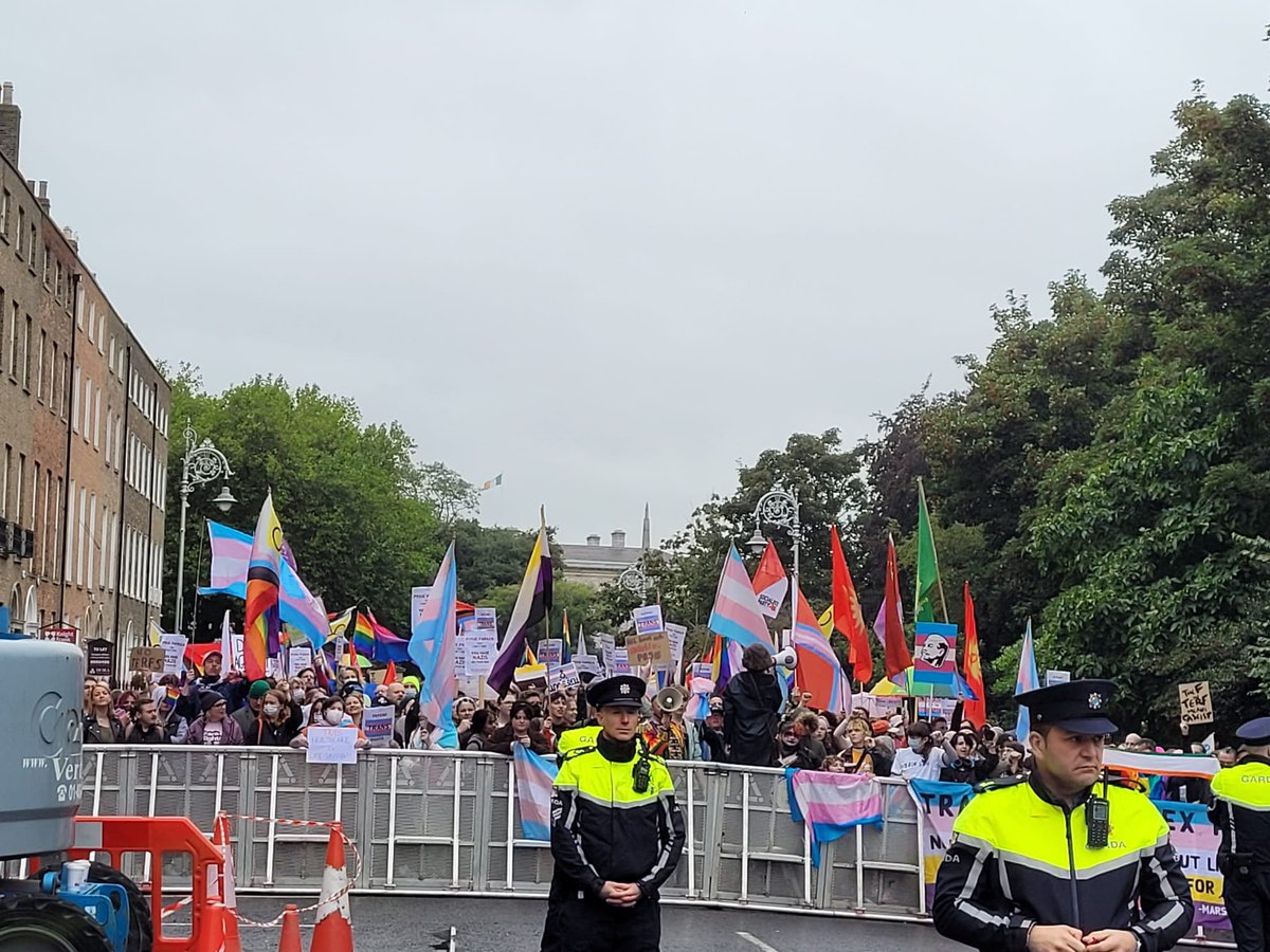 TheCountessIE's tweet image. It&apos;s been one year since #LetWomenSpeakDublin #LetWomenSpeak with Kellie-Jay Keen @ThePosieParker. It was an incredible day, coinciding with @FreeSpeechIre&apos;s sold out Free speech event at the RDS Dublin! #SaveFreeSpeech #BinTheBill. The trans activist protesters (not…
