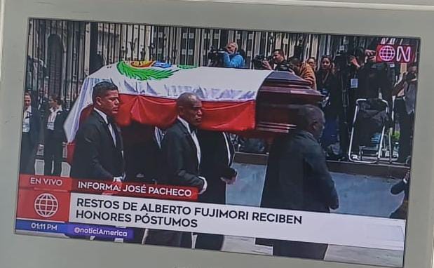 "Ningún expresidente sentenciado por lesa humanidad y corrupción, merece honores presidenciales"
Está es una prueba más para conocer quién está gobernando el país.
Tenemos un titere en palacio!
#FujimoriNuncaMás