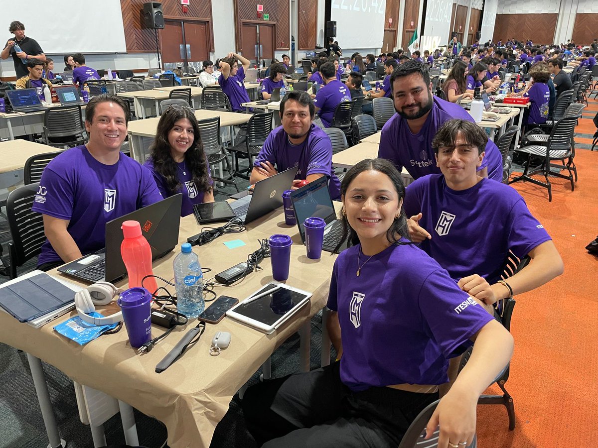 SofttekMX's tweet photo. ¡Estamos en #HackMTY, el #hackatón estudiantil más grande de #México!
Nos emociona ser patrocinadores de este increíble evento, donde las mentes jóvenes nos demuestran cómo la innovación, la creatividad y el trabajo en equipo se fusionan para dar vida a soluciones brillantes 🚀 https://t.co/pm8W0PGGku
