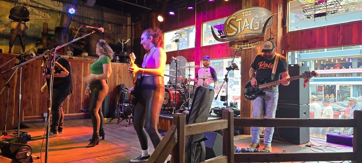 In #Nashville the see <a href="/keaneofficial/">Keane</a> reunion tour and taking it all in.   Broadway is it's own beast.