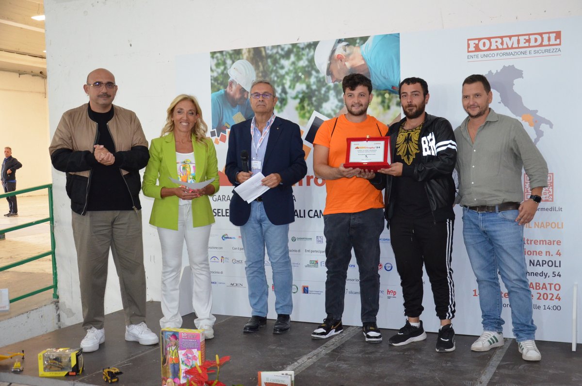 FormedilNapoli's tweet photo. Napoli, Mostra d'Oltremare: la premiazione dei vincitori di Ediltrophy '24. Una bella gara. Una bella festa
#formedil #ediltrophy https://t.co/orLUr6XknE