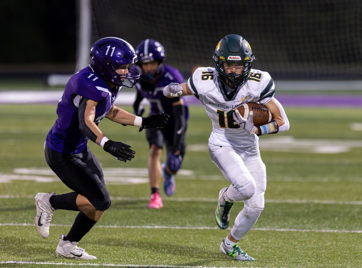 mikecernymedia's tweet image. Four of my best photos from Basehor-Linwood's victory over Piper last night.

Full MaxPreps gallery should be posted at this URL in a couple days: maxpreps.com/photography/ph…

@BobcatFB @blhsathletics