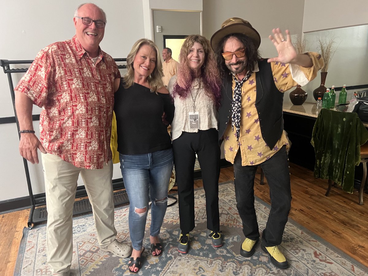 MarkDavis's tweet photo. Expectations were high, and wildly exceeded. Spectacular #DirtyKnobs show at the superb @AtxMusicHall, and Lisa and i shared with @MikeCampbellHQ and his wonderful wife Marcie, our gratitude for decades of his work alongside #TomPetty. https://t.co/y1Nr0vufgb