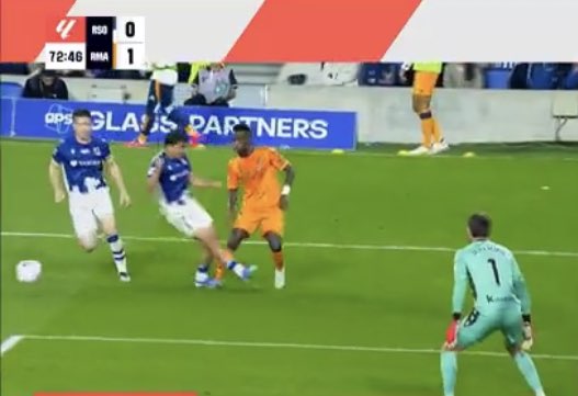 pablobare's tweet photo. Dos acciones similares. Adivinad cuál fue penalti y cuál no.

Nivel: Fácil

#RealSociedad https://t.co/dUUnGcPltP