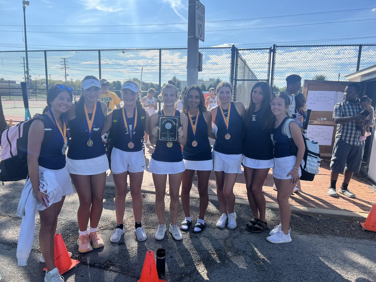 Lemont takes 2nd at the Joliet tourney! Great job ladies!!