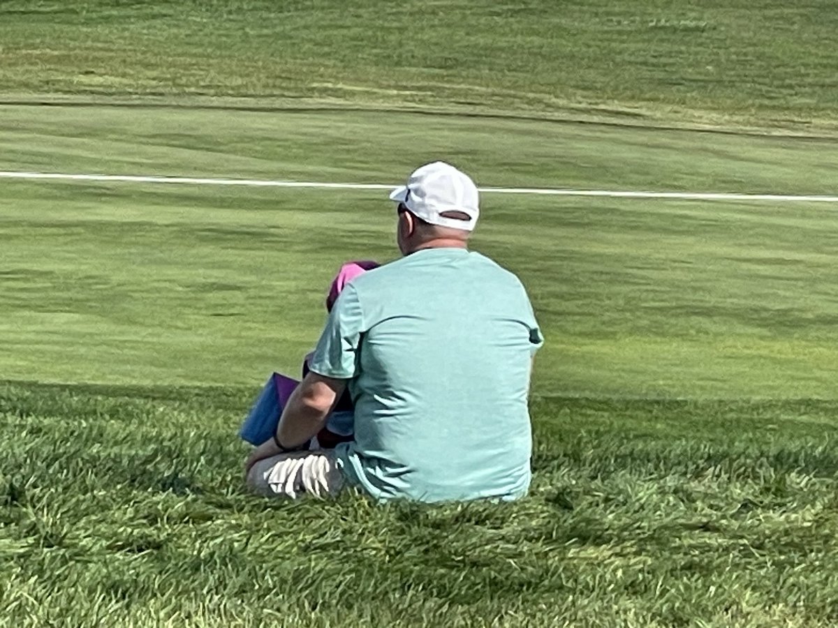 christygiardino's tweet image. A little Daddy/Daughter moment cheering on @matthew_wolff5 of @rangegoatsgc on Hole 10! Go Wolfy!! @GGiardinm @livgolf_league  #MiniGoat