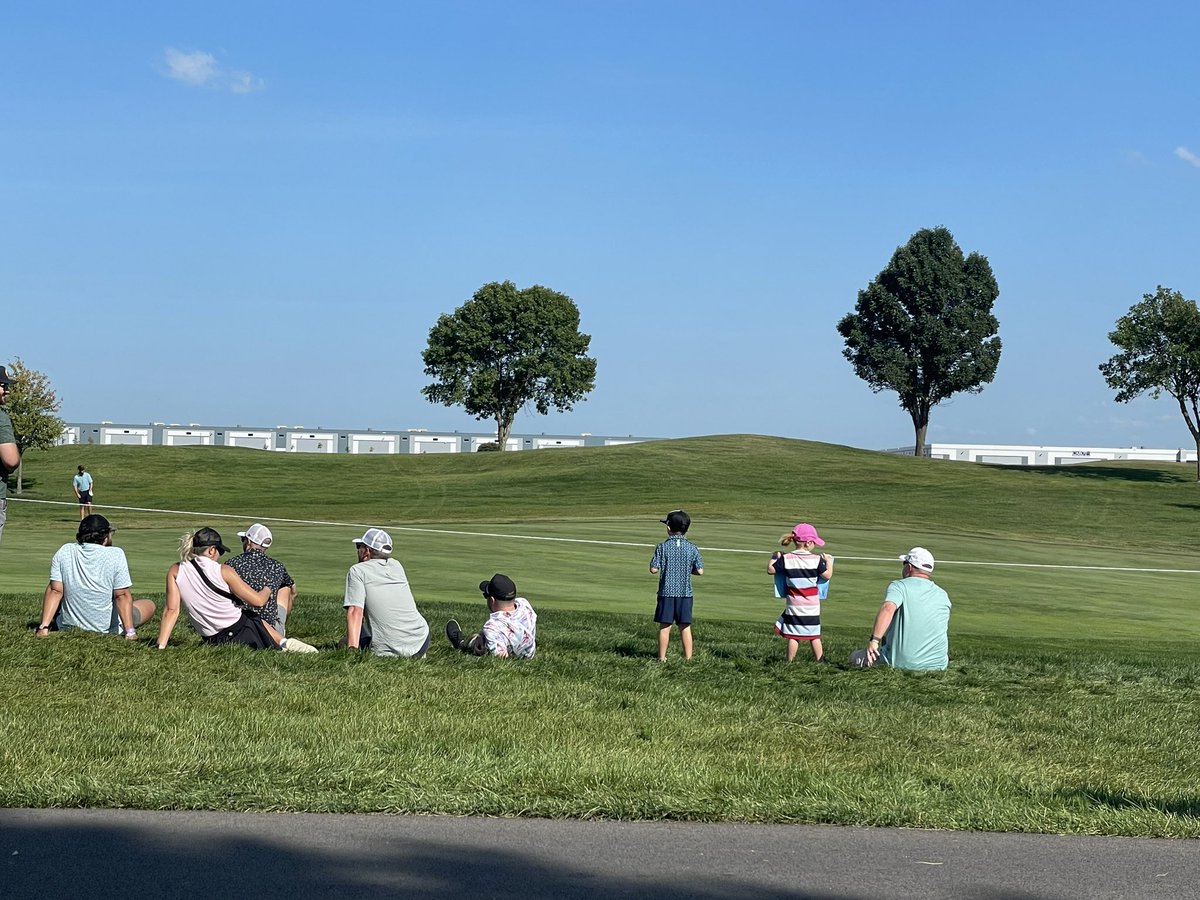 christygiardino's tweet image. A little Daddy/Daughter moment cheering on @matthew_wolff5 of @rangegoatsgc on Hole 10! Go Wolfy!! @GGiardinm @livgolf_league  #MiniGoat