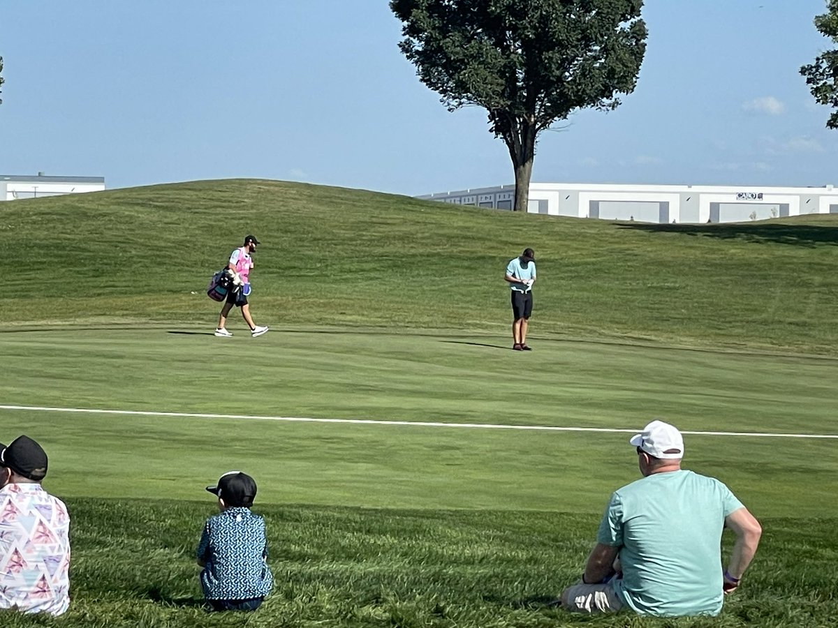 christygiardino's tweet image. A little Daddy/Daughter moment cheering on @matthew_wolff5 of @rangegoatsgc on Hole 10! Go Wolfy!! @GGiardinm @livgolf_league  #MiniGoat