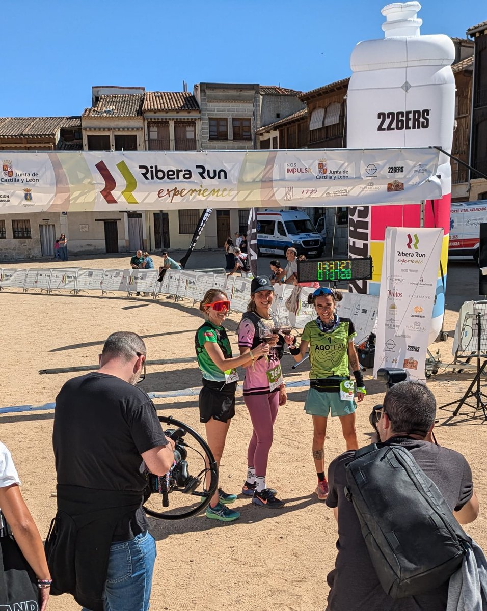 irenetrail's tweet photo. Ejemplo de sábado bien aprovechado.
Y lo vivido que no se ve, ¡que sólo caben 4 fotos! 😅
#carrera #riberarun #Peñafiel
#run4fun #correr #arroz #vegano https://t.co/bWEl1iAQ7I