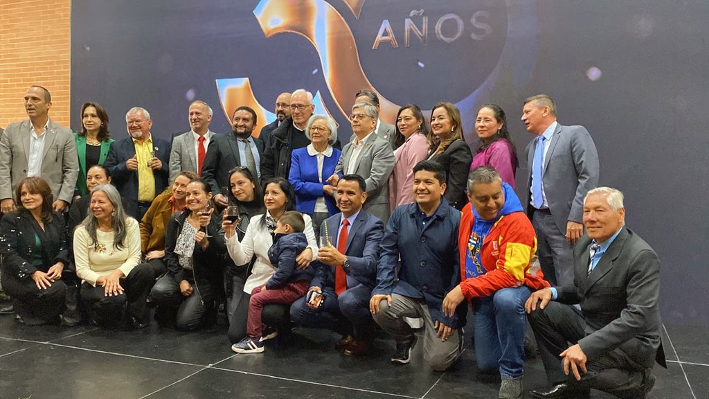 irmalherrera's tweet image. Agradecemos la invitación de la comunidad educativa del Gimnasio @CampusPampuri ubicado en la #Localidad de #SanCristóbal, por sus 30 años de servicio. 

Con @carlos_guevara
E  @Israel_SalcedoB visitamos esta institución, que le ha aportado a la promoción de la educación y al