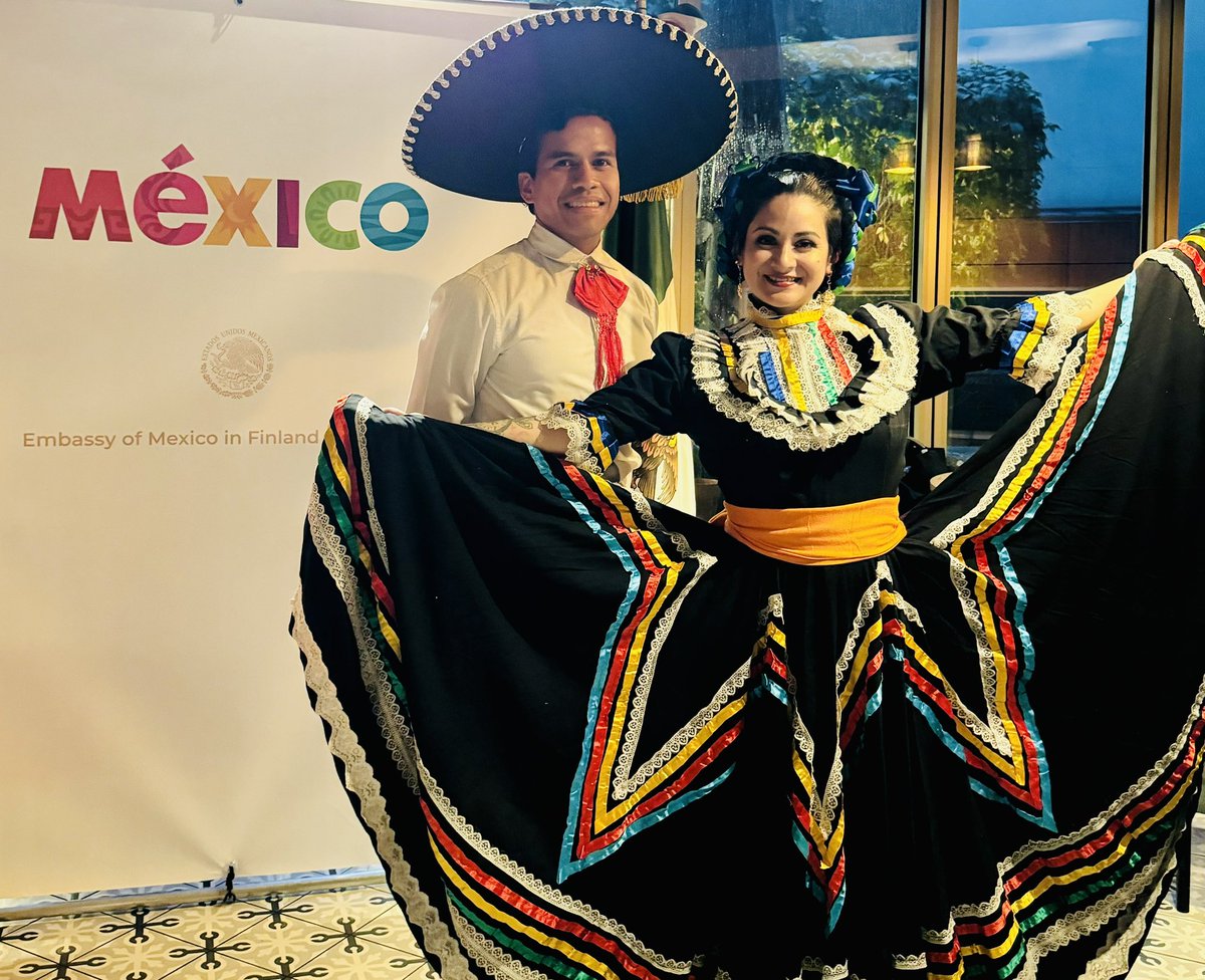 Iniciamos las celebraciones por el 214 aniversario del inicio de la Independencia de México con la tradicional ceremonia de “El Grito” en Tallin, en compañía de la comunidad mexicana residente en Estonia 🇪🇪. 

¡Viva México! 🇲🇽 

#GritoDeIndependencia2024
#MexicoenEstonia