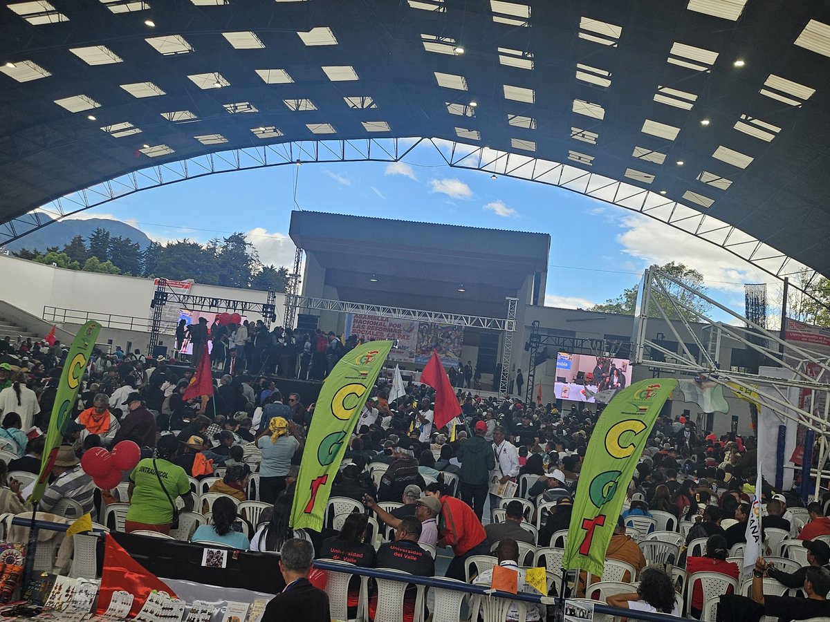 SI EL CAMBIO ES COLOMBIA
..EL CAMINO ES LA UNIDAD..