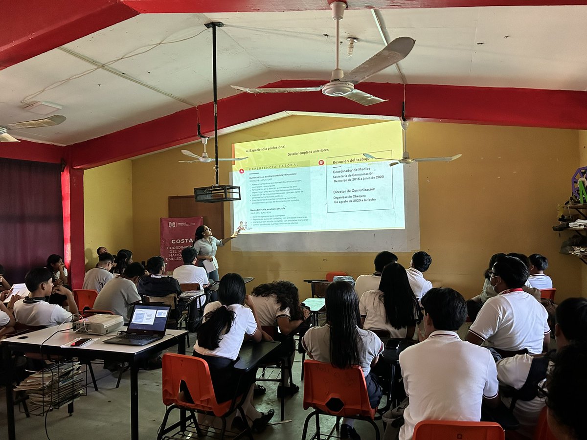 IMJUVEP's tweet photo. En coordinación con el Servicio Nacional de Empleo, hoy acudimos a las preparatorias de nuestro municipio con el objetivo de impartir el taller “Orientación Vocacional” a alumnos de 5to Semestre del Cbta No.37, Cobao PL 24 y CECYTE PL 21.

#Generandobienestar #Juventud https://t.co/cVL1oM1Wyv