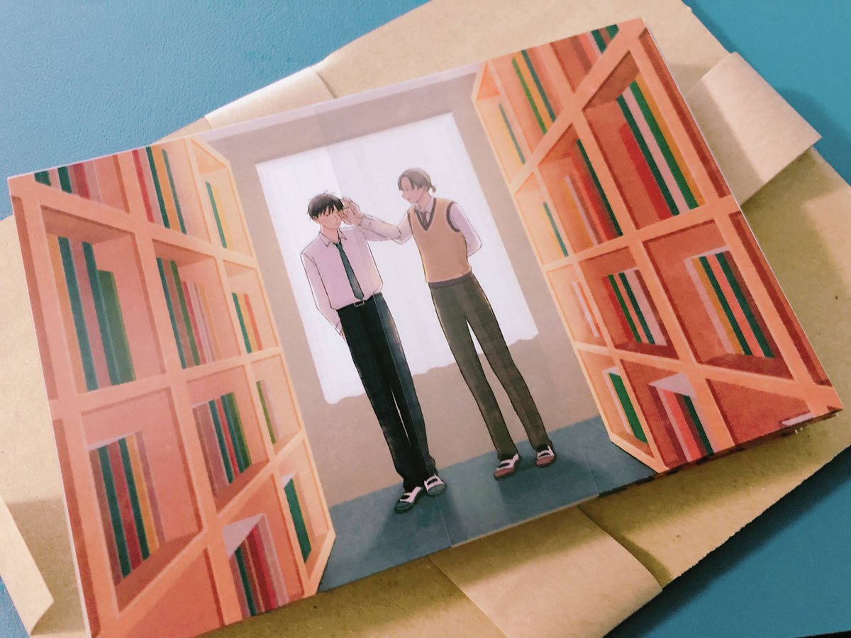 mojikubo's tweet photo. 今回並べる作品２つとも表紙の装丁デザインはyoz様にご依頼しました！

新刊購入の方にはノベルティとしてポストカードをプレゼントしたいと思っております📚✨ https://t.co/gDkg1oOVoT