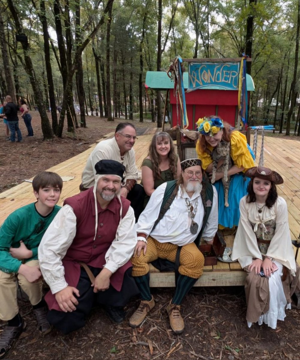 Artenen's tweet photo. We had a wonderful time today at the @ArRenFair! @LarpCraft @viscentialarp #eldencrest https://t.co/eElEAoNm9b