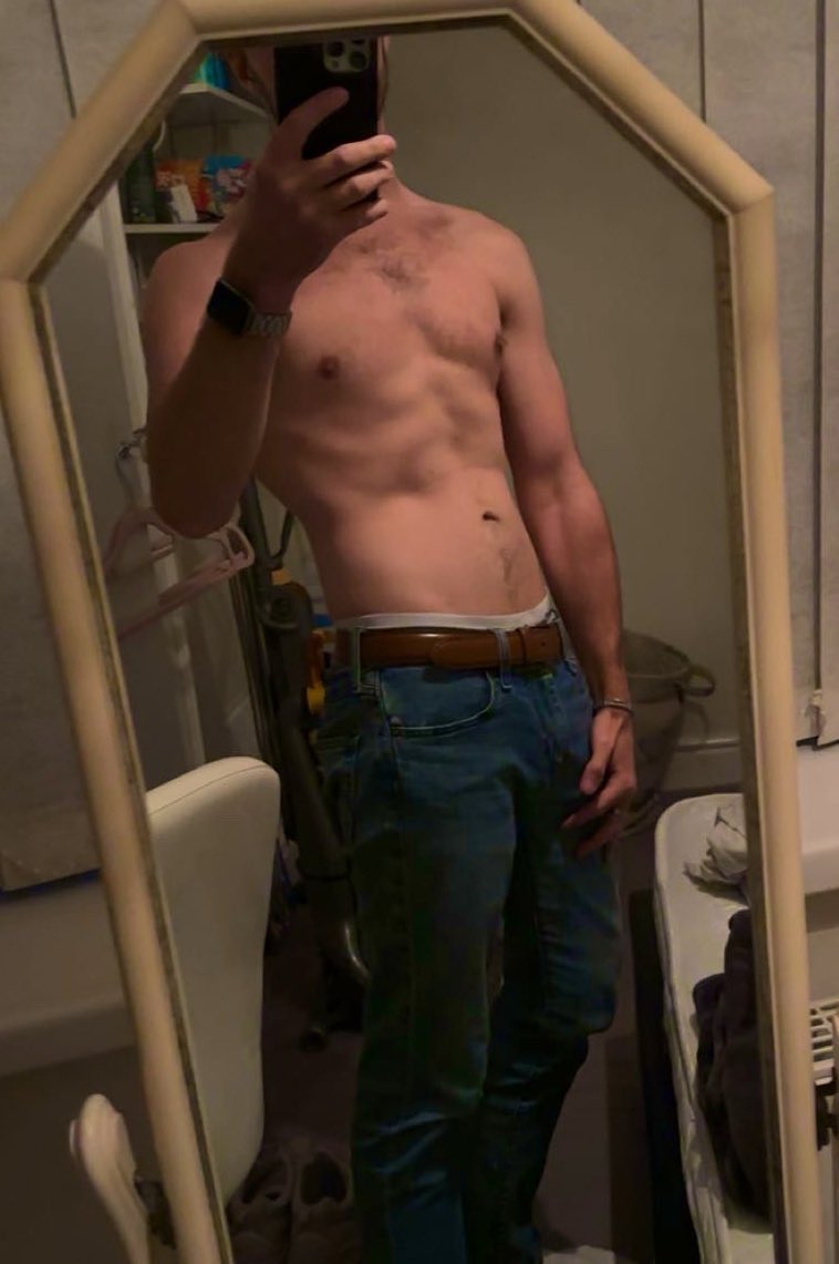 I look quite pretty 🫣

#bi #alt #gym #body #gay