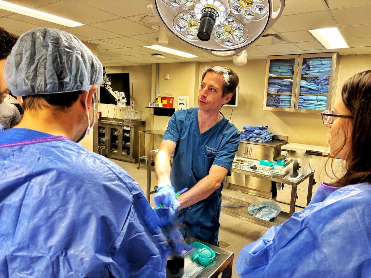 MUneurosurgery's tweet image. Plastic surgeon Thomas Willson along with Dr @QuinseyCarolyn hosted a plastic surgery for neurosurgeons lab this weekend. Thanks to @stryker for hosting and providing the cadaveric tissue! #meded #neurosurgery