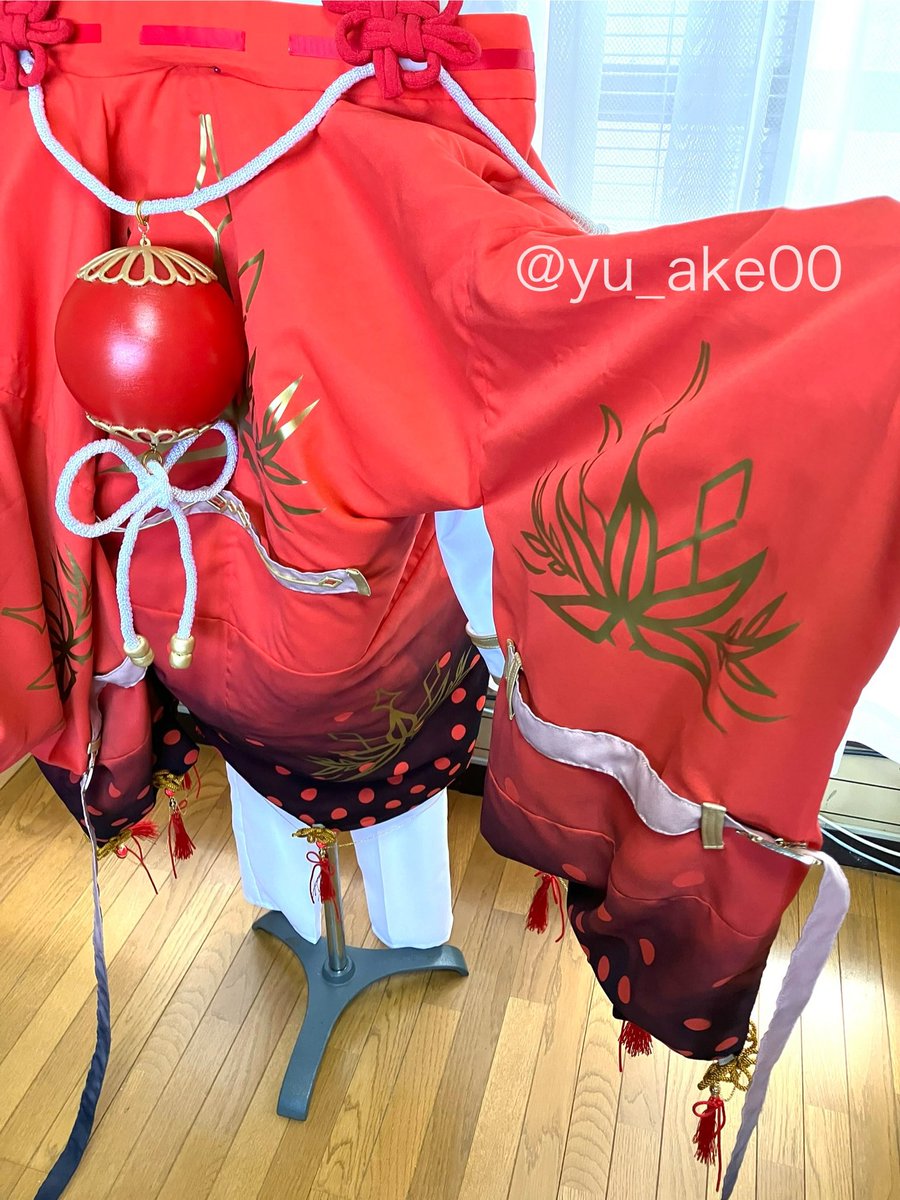 yu_ake00's tweet photo. #コンパス 【戦闘摂理解析システム】
鬼ヶ式うら 衣装🪭制作しました

細かいパーツから作ったり生地グラデ染めだったりでなかなか大変でしたが、色んな手法に挑戦できて楽しかったです！ https://t.co/pqFpB2ztqC