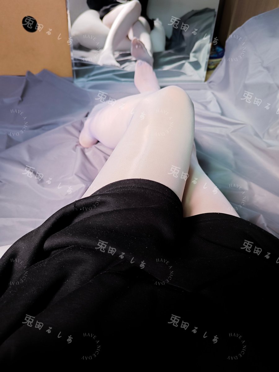 奶 油 雪 糕

#タイツ #白タイツ #光沢ストッキング #亮光絲襪 #足裏 #白丝 #高跟鞋 #白絲 https://t.co/LAuCUhx249