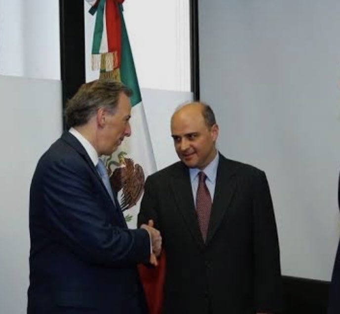 .<a href="/SM_Alcocer/">Sergio M. Alcocer</a> es un mexicano universal y un universitario talentoso, reconocido y comprometido con la <a href="/UNAM_MX/">UNAM</a> y el país. 
Es un privilegio ser su amigo. 
Con profunda tristeza me enteré del fallecimiento de su padre, Don Alejandro Alcocer. Ofrezco mis oraciones a su familia.