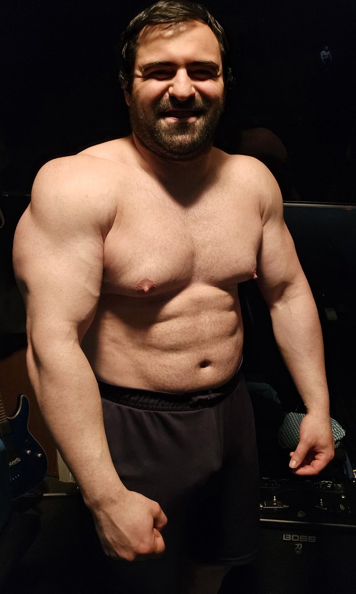 Chris1Constant's tweet photo. Day 9 bigger leaner by day, it's only been week and a half can only imagine after 90 days!! Let's go!! Believe to achieve!! https://t.co/s8RQhGCtdF