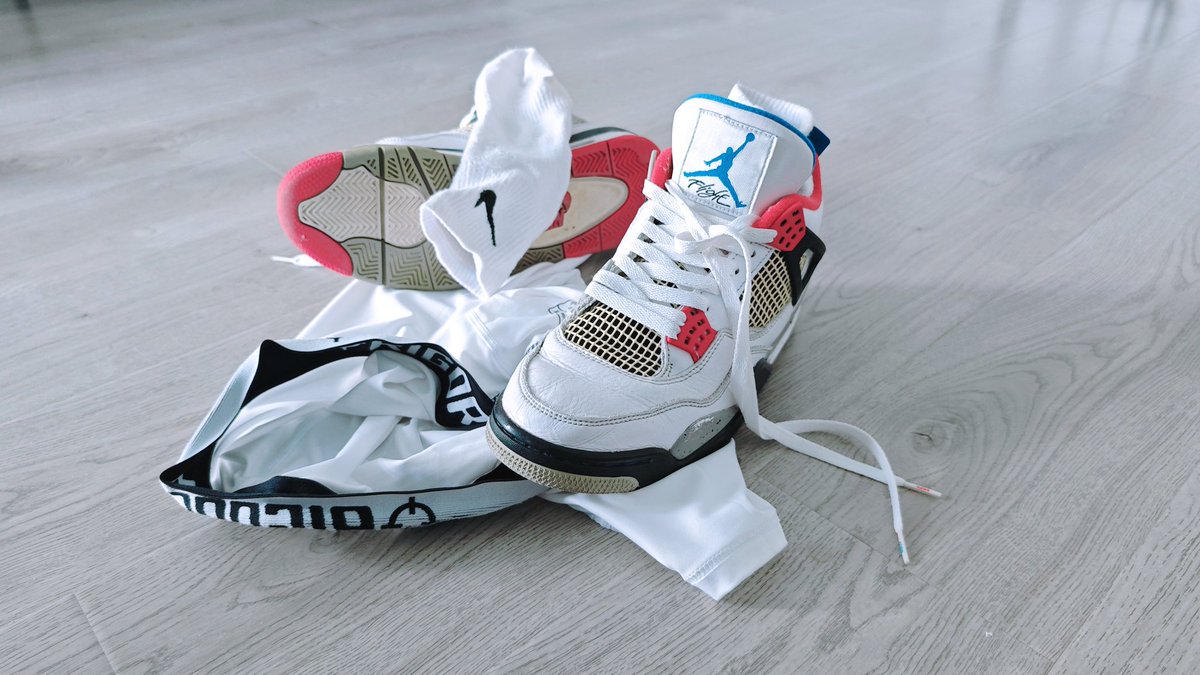 亮点自寻₍˄·͈༝·͈˄*₎◞ ̑̑
#校服 #球鞋 #高弹 #白袜