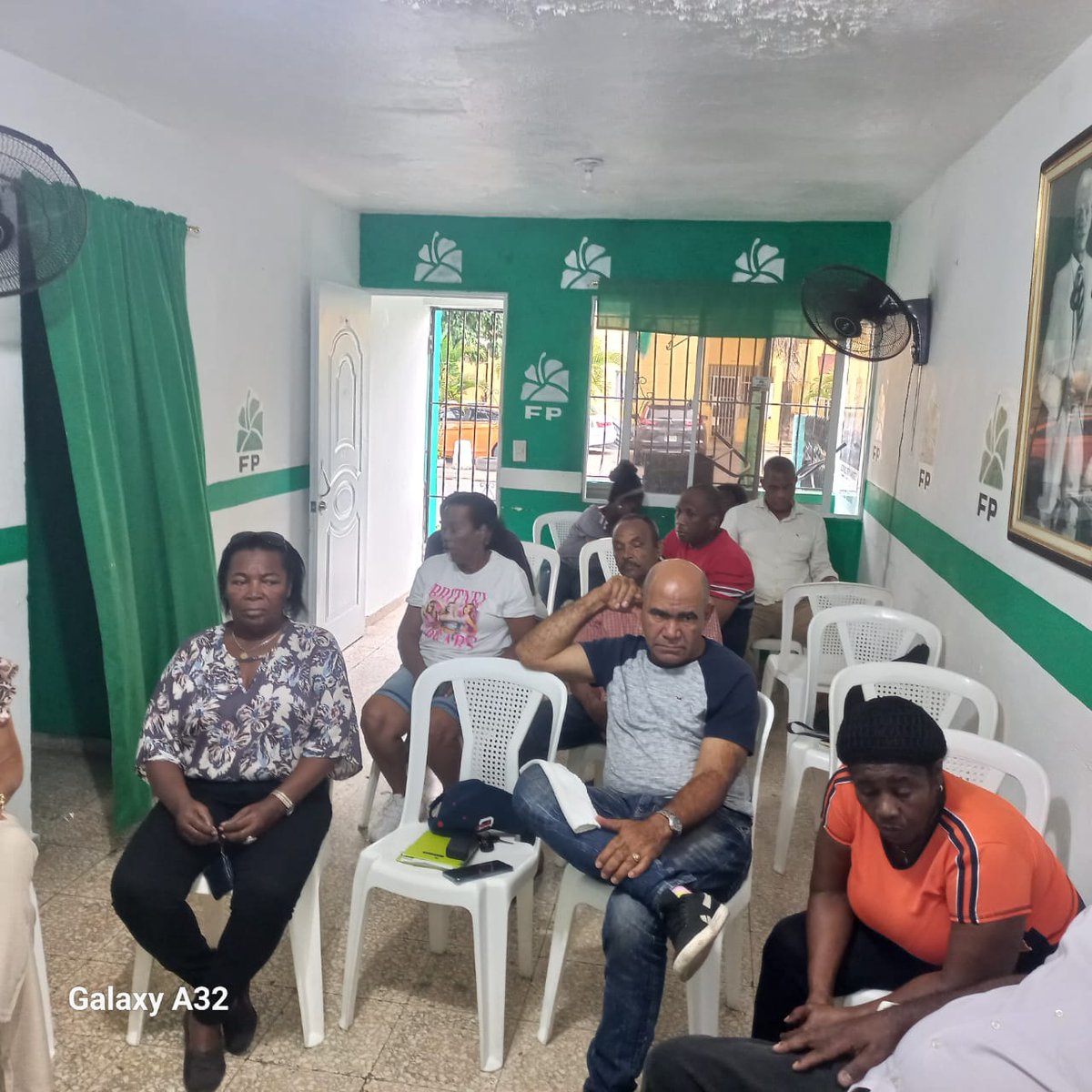 Reunión Ordinaria del Bloque 8 de Villa Juana, celebrada el miércoles pasado, en la cual se orientaron a los compañeros dirigentes, con relación a los  asuntos que versan sobre el 2do. Congreso Profesor Franklin Almeyda Rancier.

#FuerzaDelPueblo