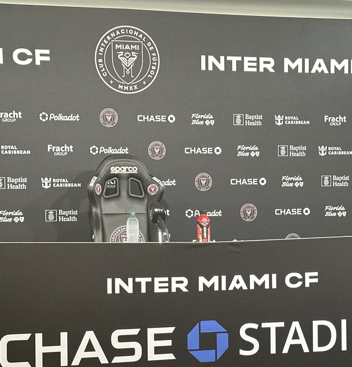 305SportsUS's tweet photo. En breve las declaraciones es del Tata Martino en rueda de prensa tras la victoria 3-1 del Inter Miami sobre Philadelphia Unión
•
•
•
•
•
#intermiami #tatamartino #messi #futbol #miami https://t.co/kaqZ27yFoj