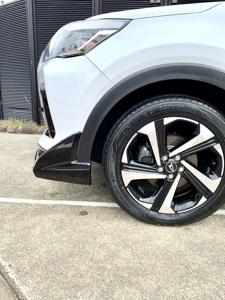 daniel5559's tweet image. 朝から曇り☁️で絶好の洗車日和💦
午後から雨☔なので今のうちP&amp;amp;SさんのBEAD MAKERでポリマー保護して艶出し✨
#洗車
#BEADMAKER
#ロッキーハイブリッド