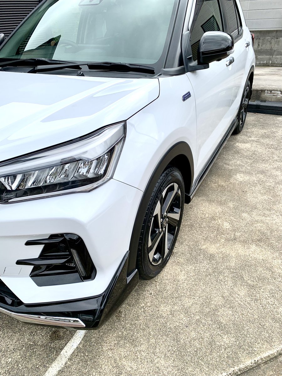 daniel5559's tweet image. 朝から曇り☁️で絶好の洗車日和💦
午後から雨☔なので今のうちP&amp;amp;SさんのBEAD MAKERでポリマー保護して艶出し✨
#洗車
#BEADMAKER
#ロッキーハイブリッド