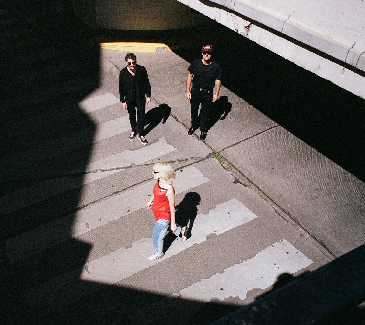 “Me he dado cuenta de que no puedo estar sola,  así que supongo que seguiremos haciendo giras hasta que físicamente no podamos. ¿Te imaginas a Taylor York, de setenta años, haciendo una coreografía en el escenario?”, se ríe. 

— Hayley Williams para la revista Dork (<a href="/readdork/">Dork</a>)