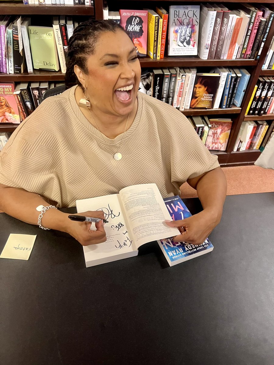 TeachWithFateya's tweet photo. Have you read any good books lately? Let me recommend any and everything by @kennedyrwrites 

It was absolutely amazing meeting Kennedy Ryan today! 🫶🏾

I can’t wait to read book 3 in the Skyland series! If you’ve been reading you know everyone is anticipating Hendrix’s story! 😆 https://t.co/Y4Rlg6GUid
