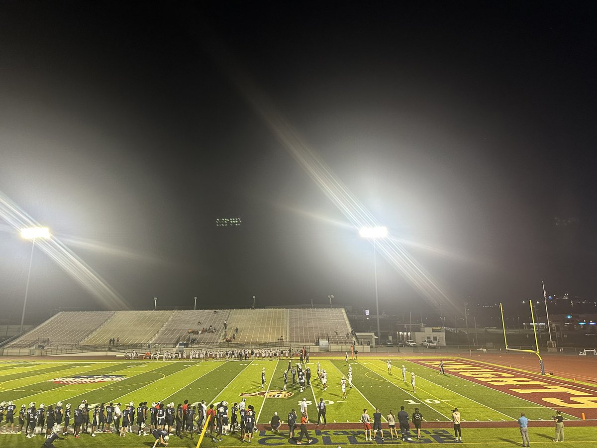 ABB_solutelyy's tweet photo. @LCFalconsFB Saturday night lights https://t.co/3gMyEaJ3lB