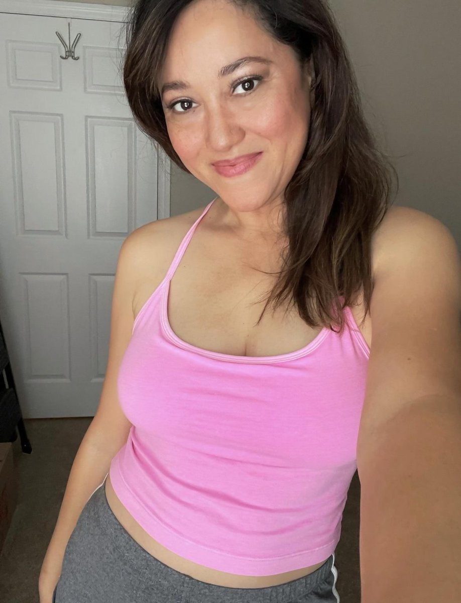 Mature Moms tweet media