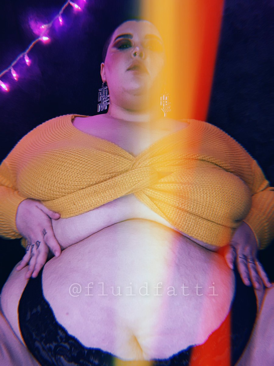 swampqueer69's tweet photo. oh i remember these hickeys well 😈 i was manic and slutty as hell https://t.co/uDNT71hmT7