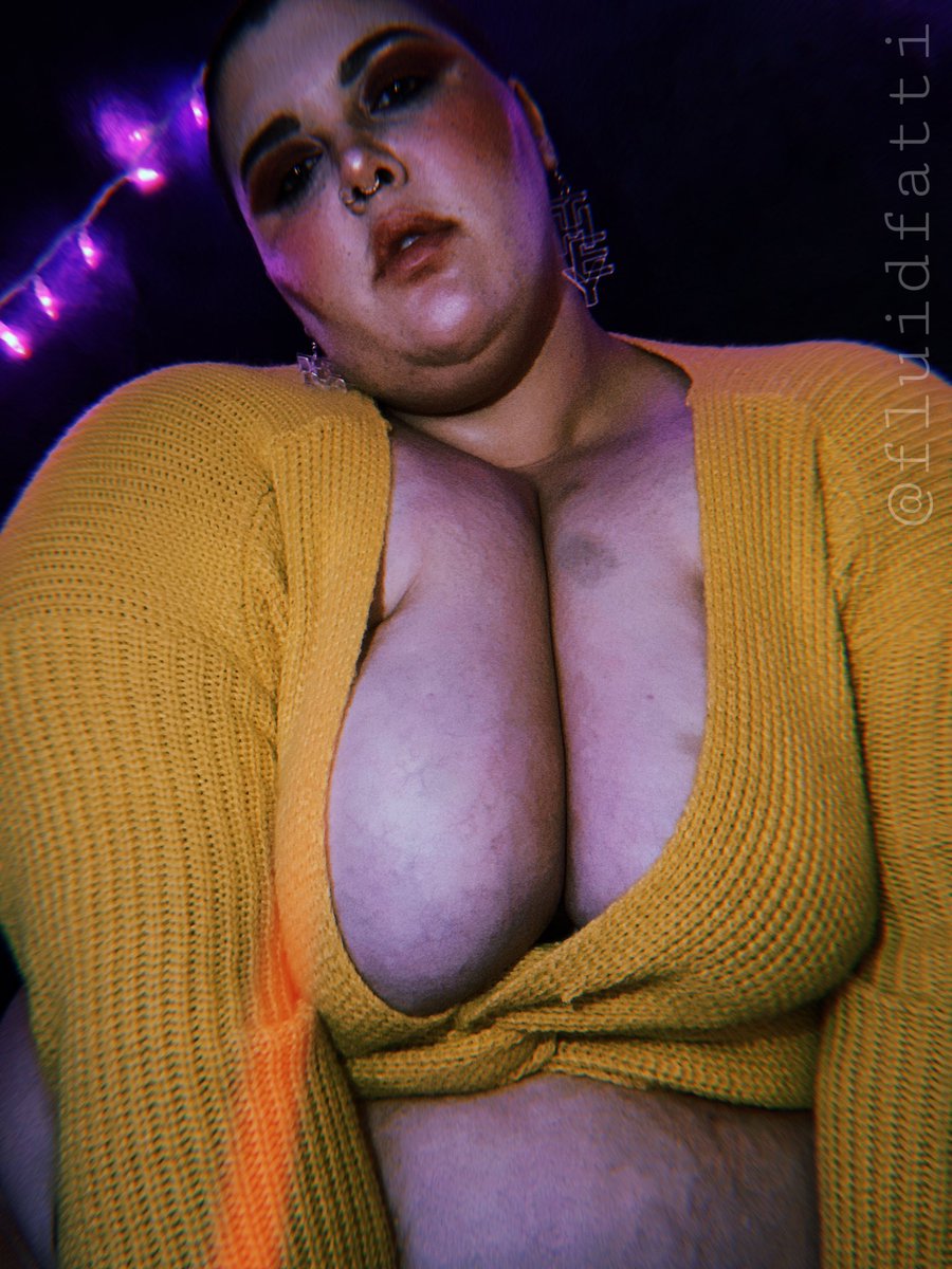 swampqueer69's tweet photo. oh i remember these hickeys well 😈 i was manic and slutty as hell https://t.co/uDNT71hmT7