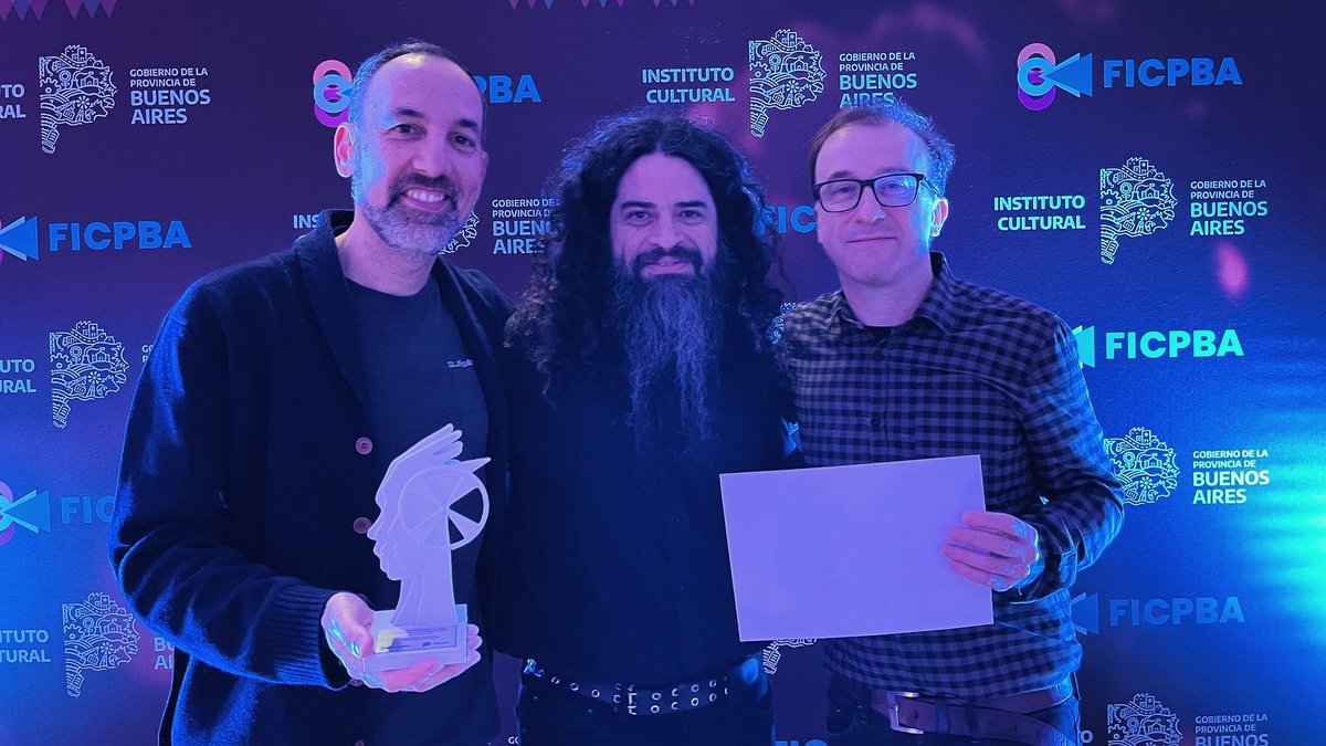 martinturnes's tweet photo. 😀 Felices de haber recibido 2 premios con @ElAgronomoFilm en Competencia Largometraje Bonaerense en el #FICPBA !!!
🏆MENCIÓN ESPECIAL GUION
@MarceloPitrola y 👋🏼
🏆MEJOR DIRECCIÓN 👋🏼
🙌🏽Gracias @GuionistasGuiar y al jurado del #FICPBA!!!
🇦🇷Aguante el #cineargentino !!! https://t.co/0ahs6Manh6