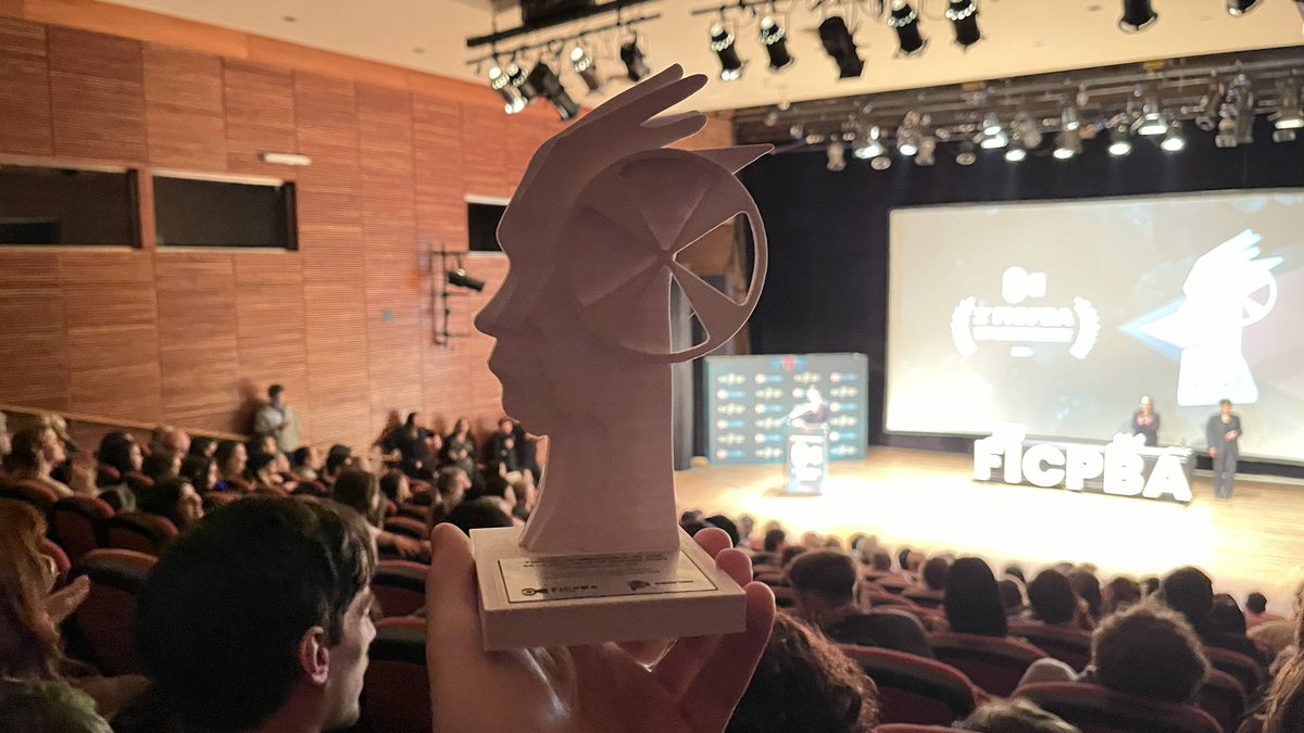 martinturnes's tweet photo. 😀 Felices de haber recibido 2 premios con @ElAgronomoFilm en Competencia Largometraje Bonaerense en el #FICPBA !!!
🏆MENCIÓN ESPECIAL GUION
@MarceloPitrola y 👋🏼
🏆MEJOR DIRECCIÓN 👋🏼
🙌🏽Gracias @GuionistasGuiar y al jurado del #FICPBA!!!
🇦🇷Aguante el #cineargentino !!! https://t.co/0ahs6Manh6