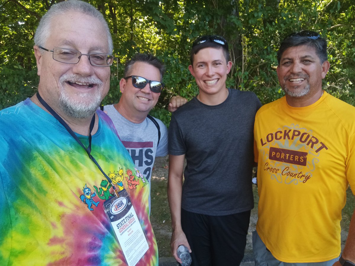 Rgw114G's tweet photo. Who would drive 🚗 to Peoria to cover cross country on a hot Saturday?!!? 🔥 🥵 🤔 That would be me!! But selfies with the @lthsathletics cross country coaches, plus LONG-TIME @BolingbrookHigh boys coach Art Pahl &amp; @coachbmatz made it more than worth it!! Great to see everyone!!! https://t.co/Id9so2NShZ