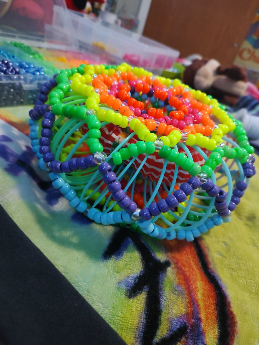 Luxwazdrawing's tweet photo. The first time I made this, I didn't connect the slinky to the actual cuff, so I re did the cage part!! I also added purple beads for a row and removed the stars since they were hard to work with in this project 

#kandi https://t.co/VzyAnCu0DV