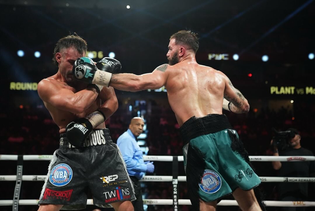 atsboxing's tweet photo. After being knocked down earlier in the fight, Caleb Plant comes back to win by TKO in the closing seconds of round 9 💥

(📸@premierboxing)

#PlantMcCumby | #CaneloBerlanga https://t.co/n7CuPdIcUm