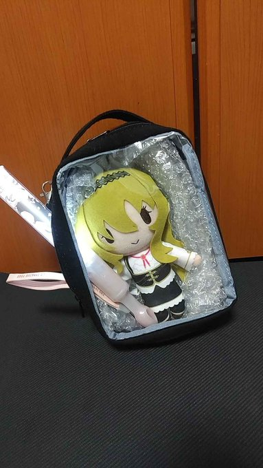 RuinDemioLotto's tweet photo. ���ﾄｾちゃん、ペンライト入らないから置いていきなさい

拗ねちゃった… https://t.co/8bPoUWZ6uN