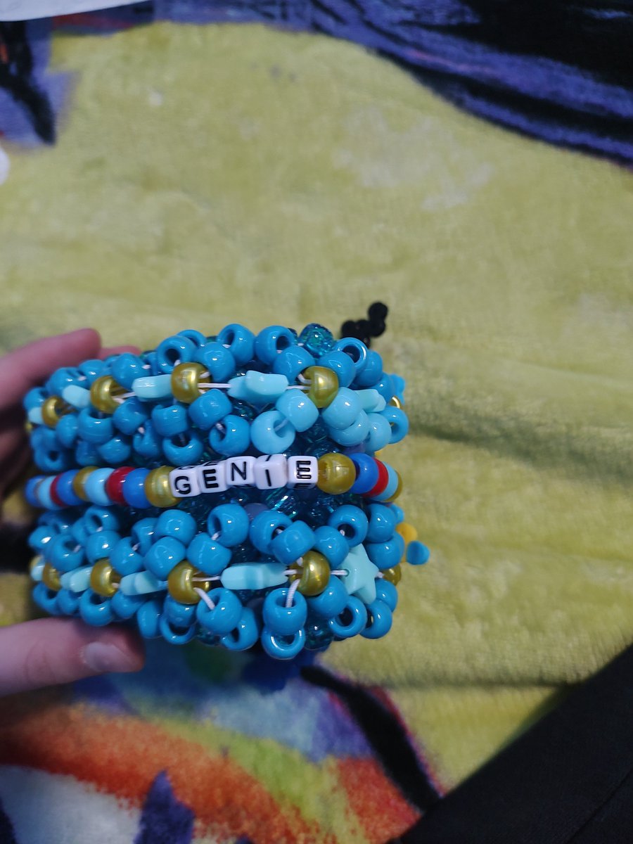 Luxwazdrawing's tweet photo. OK LAST POST FOR NOW I SWEAR but I just made the most FIRE Kandi cudd EVER 🔥🙏

#kandi #aladdin #genie https://t.co/b7cc3EIYOH