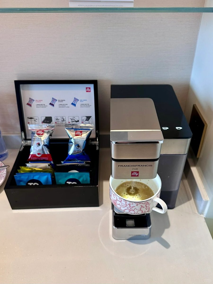 朝、コーヒーを飲みましょう
