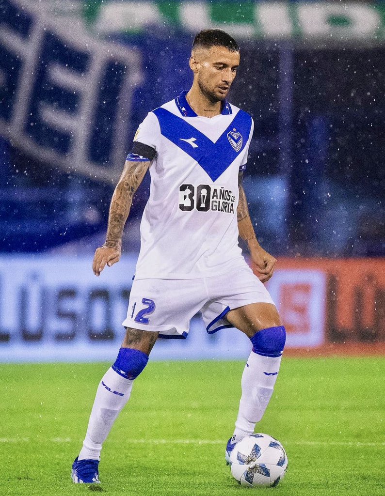 Mammana jugando TODO en Vélez, llegando a una final y líder actual, siendo de los mejores centrales del campeonato y el que le inventó lesiones dando vueltas por México. Al final todo se equilibra.