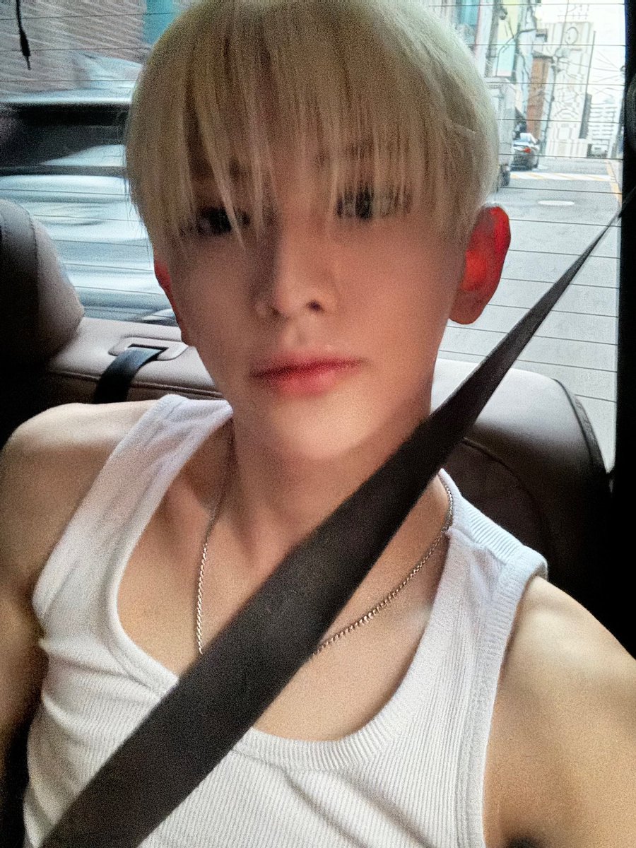 hwarangluver's tweet photo. I can’t even pretend I’m normal about him. https://t.co/XfP6aFmT28