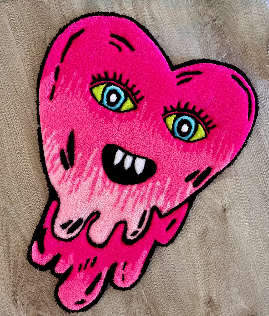 3doggs's tweet photo. new rug 💚 
#rugtufting #heart #art https://t.co/vuiZhPU8rp