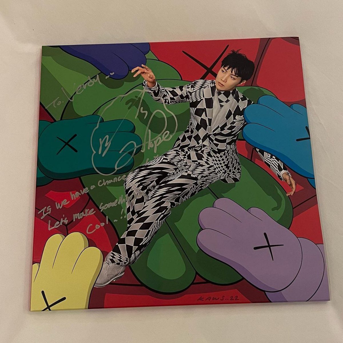 marcelacarba23's tweet photo. El Artista japonés y el amigo de #Hobi, Verdy, publicó unas fotos en su cuenta oficial de Instagram, donde aparece Hobi. 

📝: “Seúl ✌🏼😆✌🏼”. https://t.co/tR2oJcrUJs